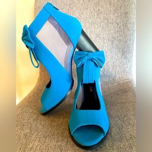 Jolimall heels with bow detail and zip back size 8